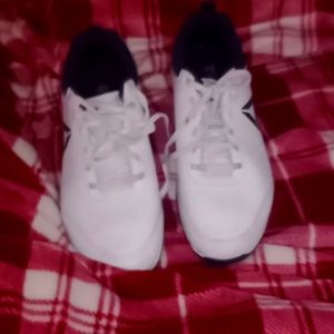 Reebok Lows White/Navy lightly used retail $40